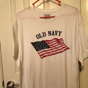Men’s Old Navy American Flag Tee.  Size: XL / Color: White